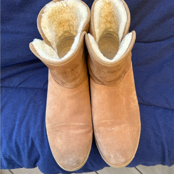Ugg Kristin short wedge bootie - size 10 - MAKE AN OFFER - Picture 4 of 7